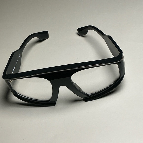 Burberry Black Statement Sunglasses - Picture 5 of 7